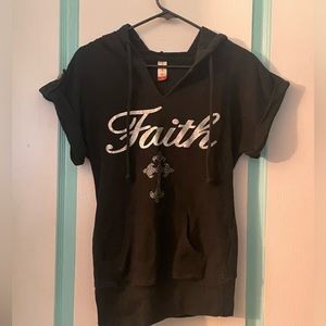 No Boundaries Women’s Short Sleeve Hoodie